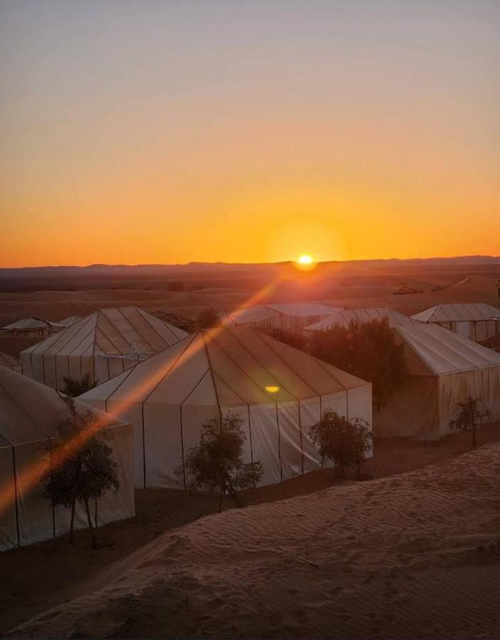 Luxury Desert Camp Мерцуга Екстериор снимка