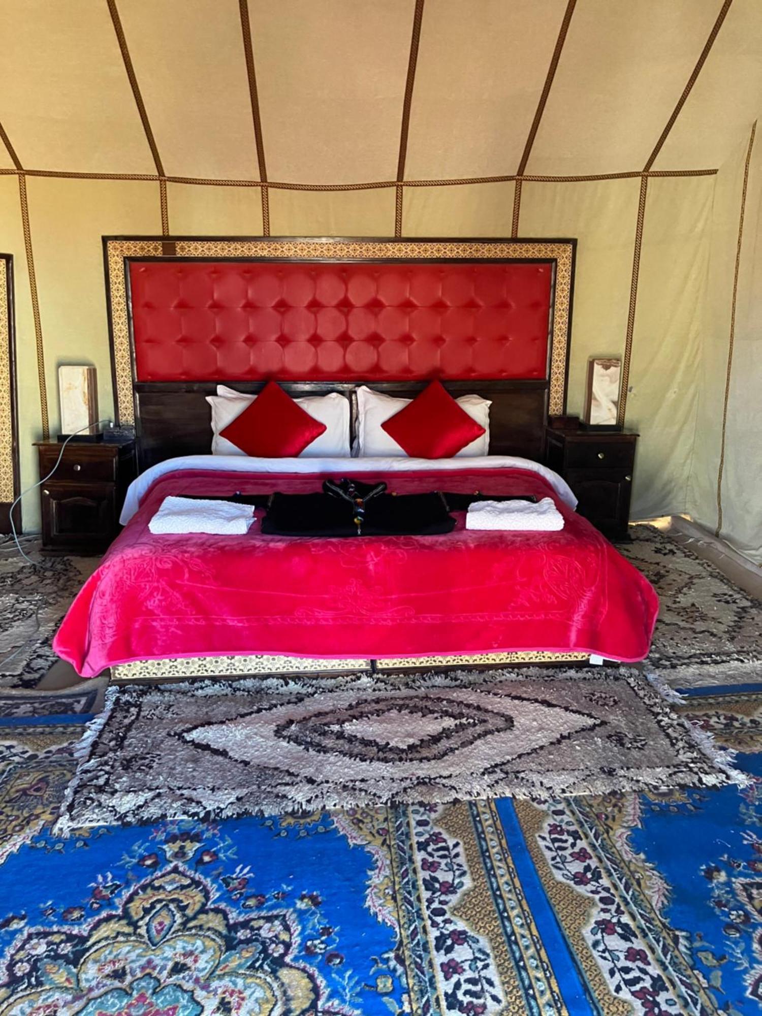 Luxury Desert Camp Hotel Мерцуга Екстериор снимка