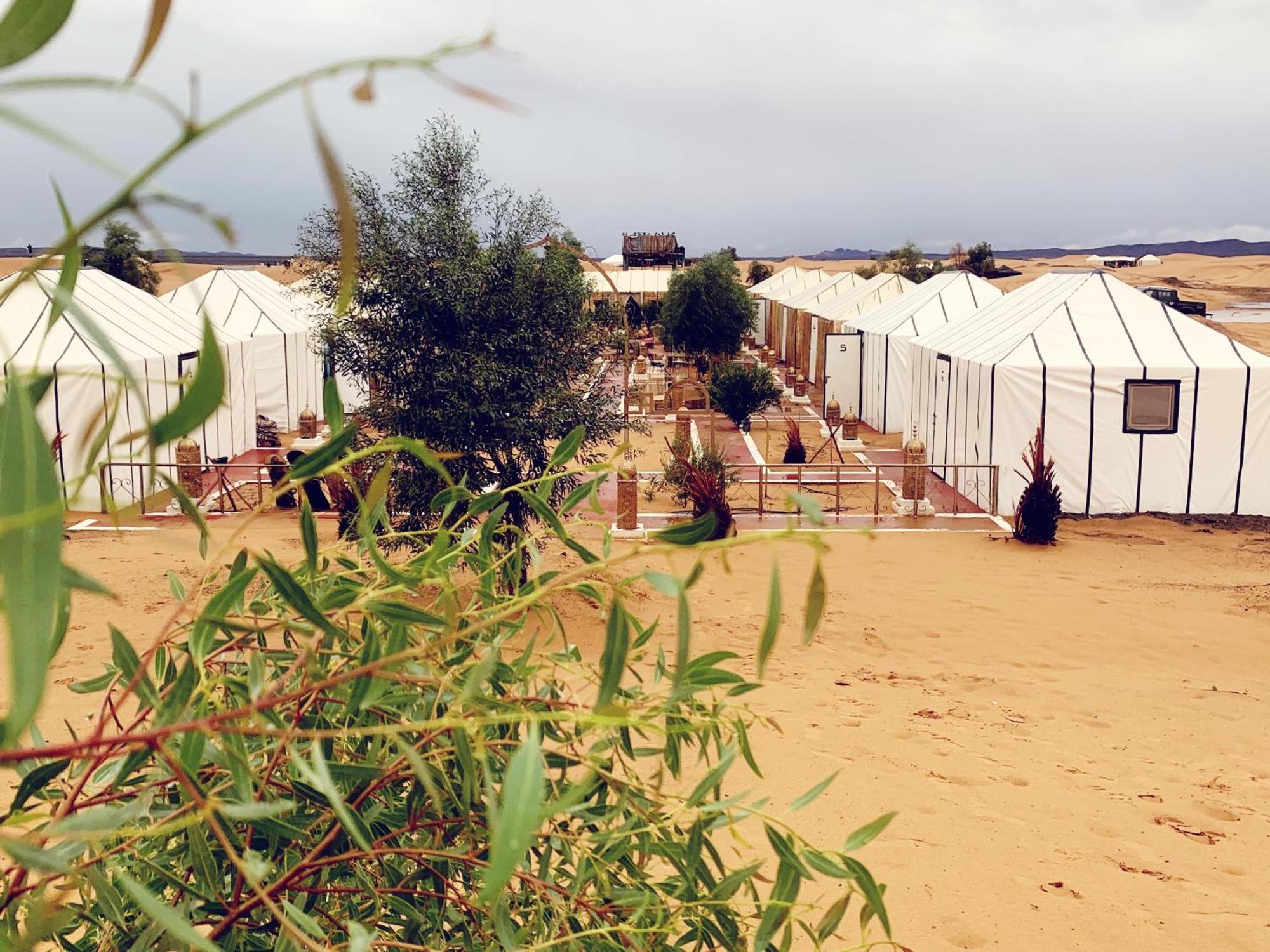 Luxury Desert Camp Мерцуга Екстериор снимка